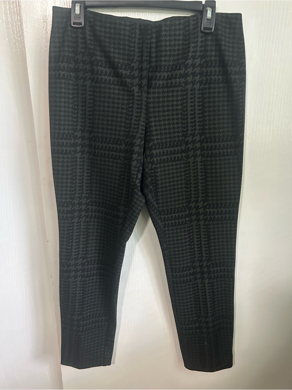Cropped Houndstooth Ankle Pants - Black